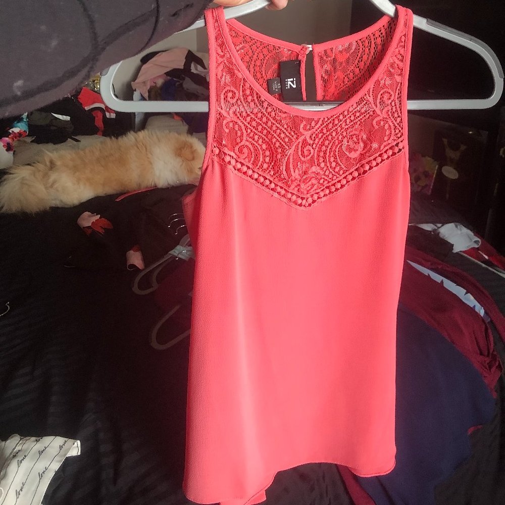 NWOT - Coral lace detail, high-neck tank